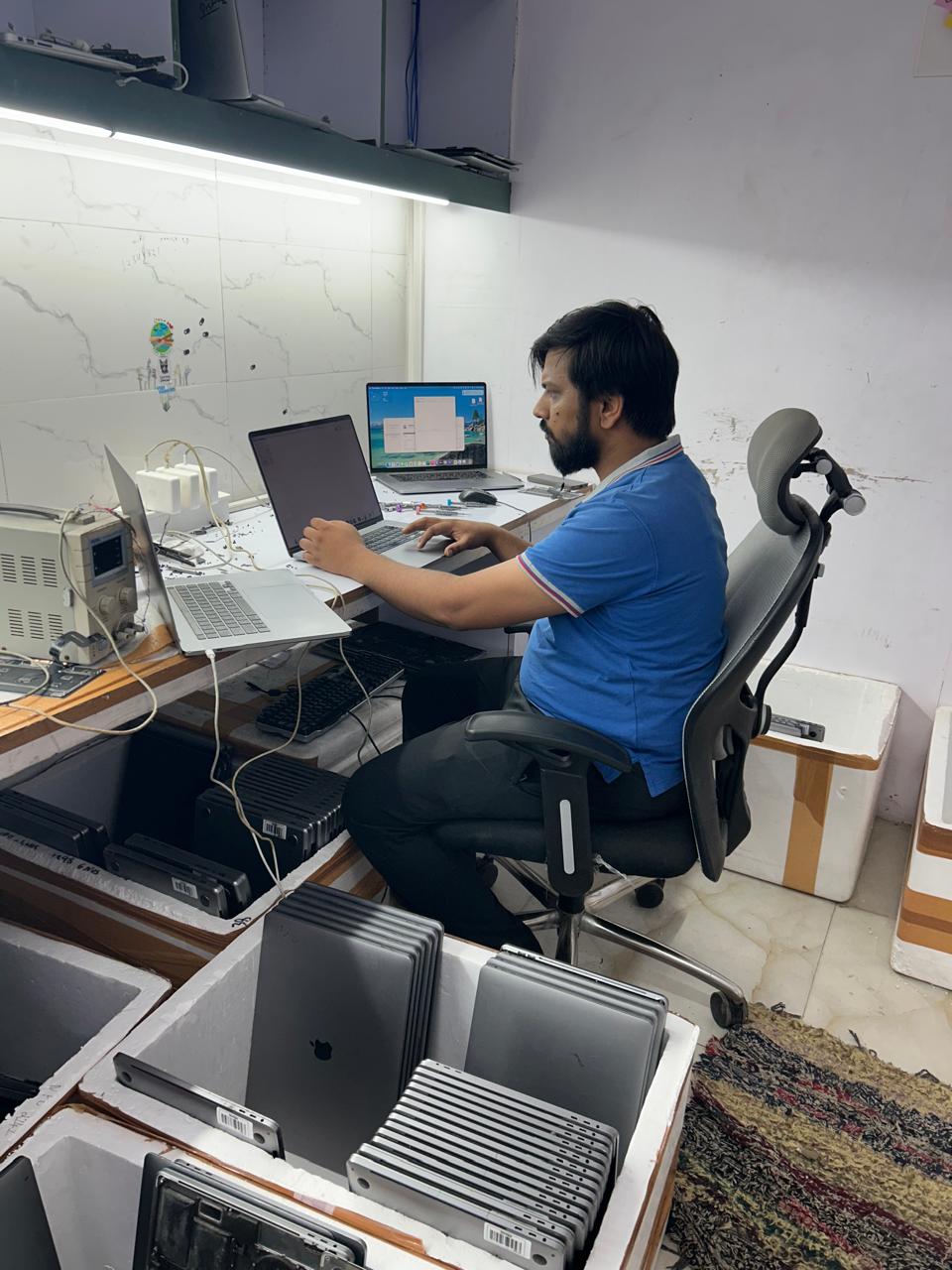 MacBook wholesale stock